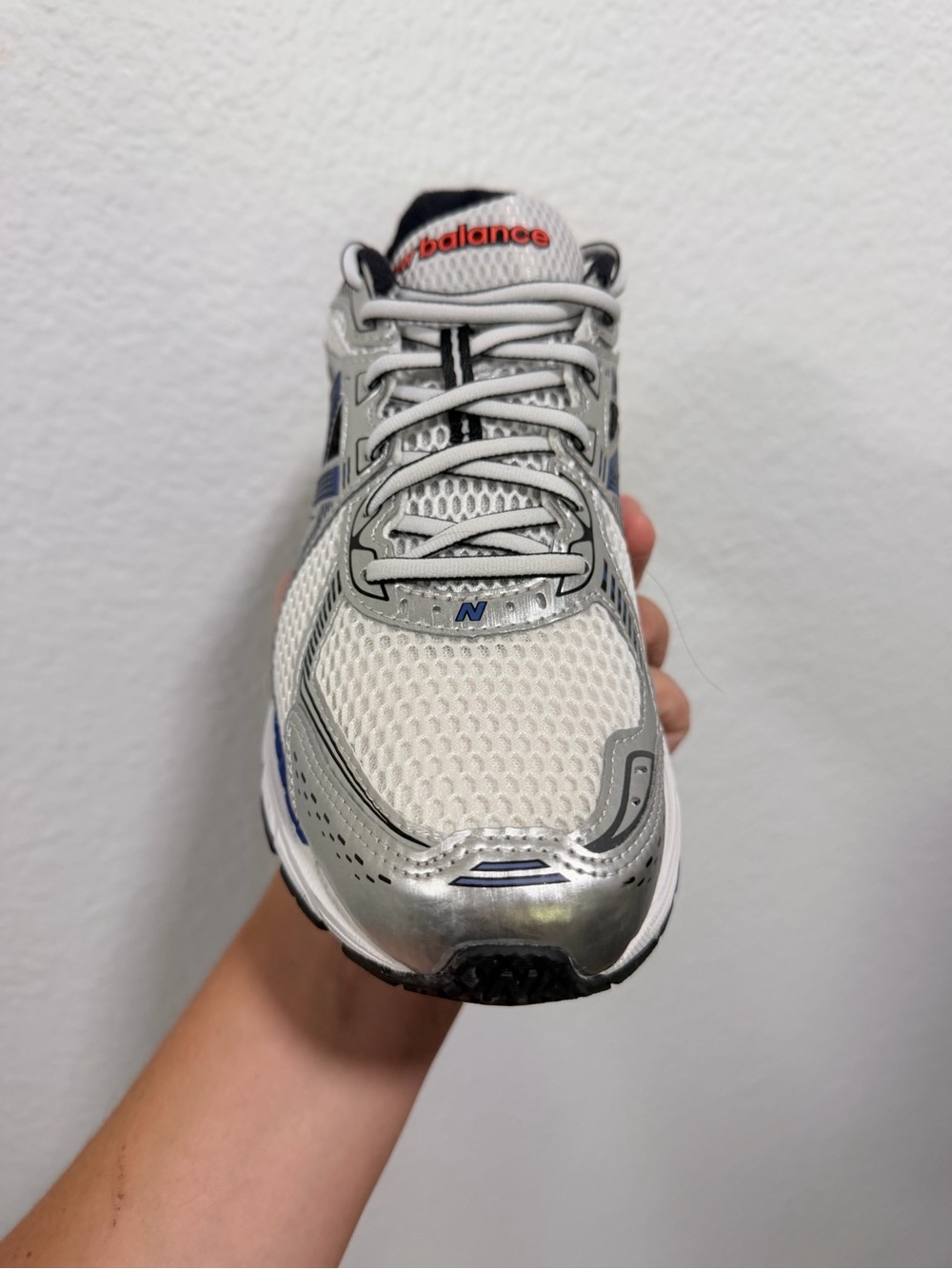 New Balance Silver, Black & Blue 860v2 - Picture 2 of 11
